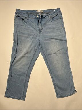 Relaxed Fit Women's Jeans in Light Blue